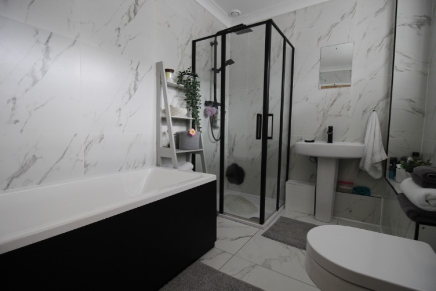 18 The Sands, Whitehill, Bordon, Hampshire, GU35 9QW, UK