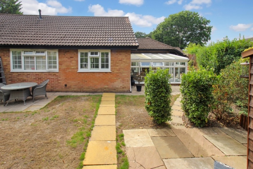 18 The Sands, Whitehill, Bordon, Hampshire, GU35 9QW, UK