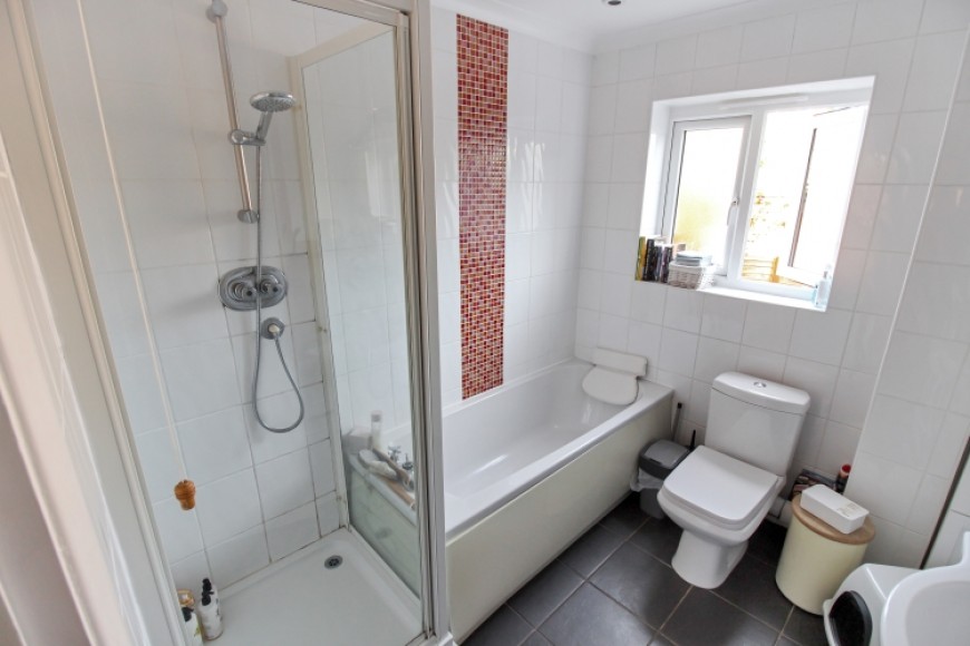 19 Windsor Walk, Lindford, Bordon, Hampshire, GU35 0SF, UK