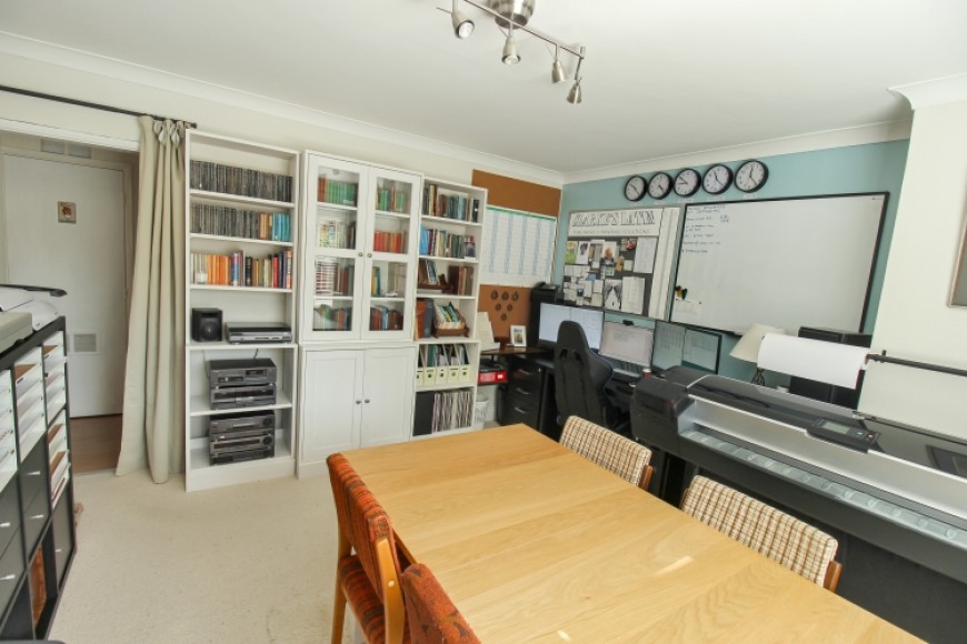 19 Windsor Walk, Lindford, Bordon, Hampshire, GU35 0SF, UK