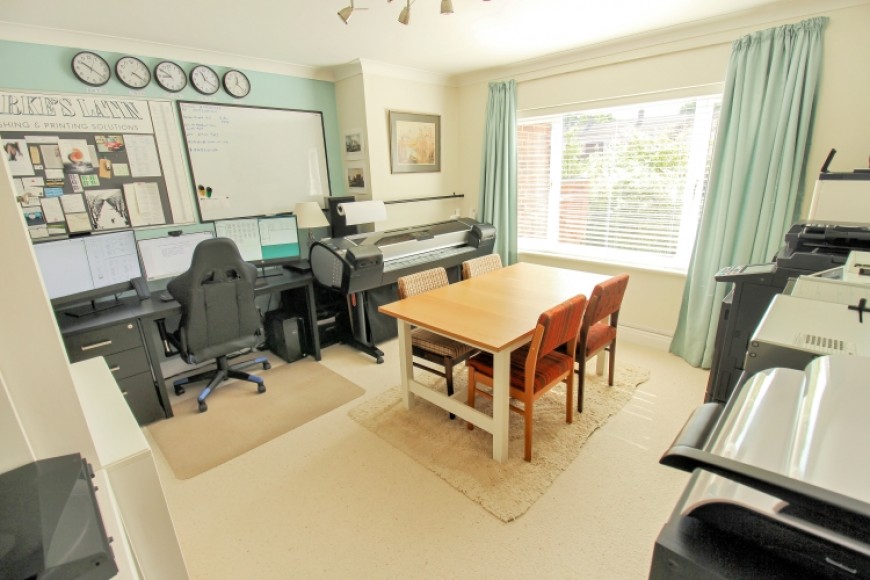 19 Windsor Walk, Lindford, Bordon, Hampshire, GU35 0SF, UK