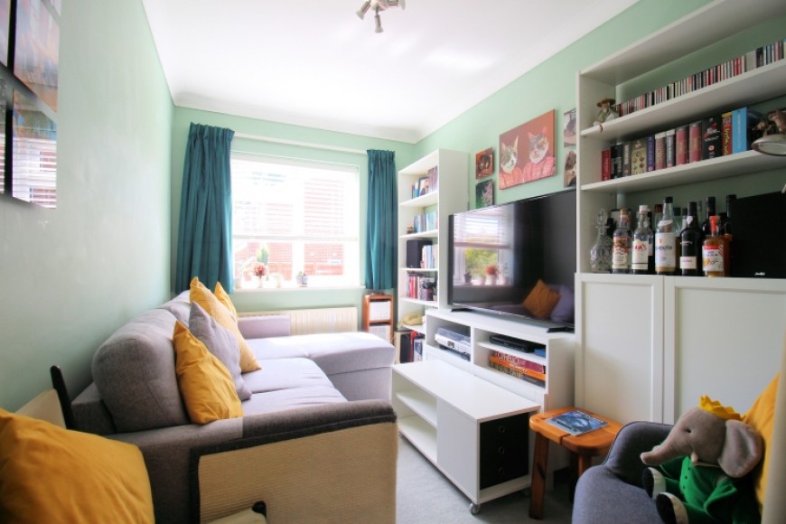 19 Windsor Walk, Lindford, Bordon, Hampshire, GU35 0SF, UK