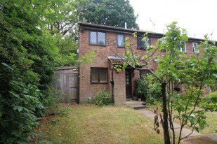 View 1 Torrington Close, Lindford, Bordon, Hampshire, GU35 0QE, UK