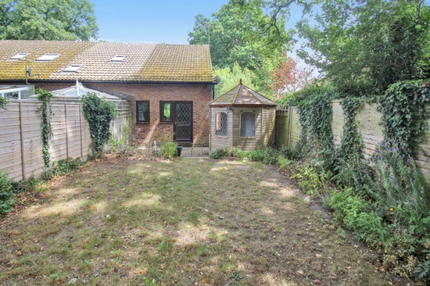 1 Torrington Close, Lindford, Bordon, Hampshire, GU35 0QE, UK
