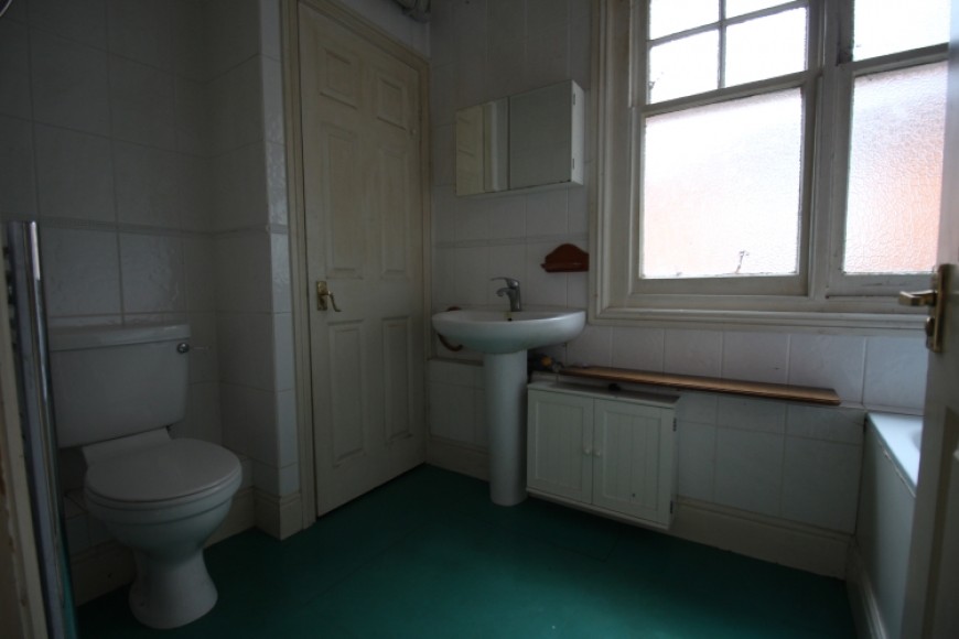 14a Chalet Hill, Bordon, Hampshire, GU35 0TQ, UK