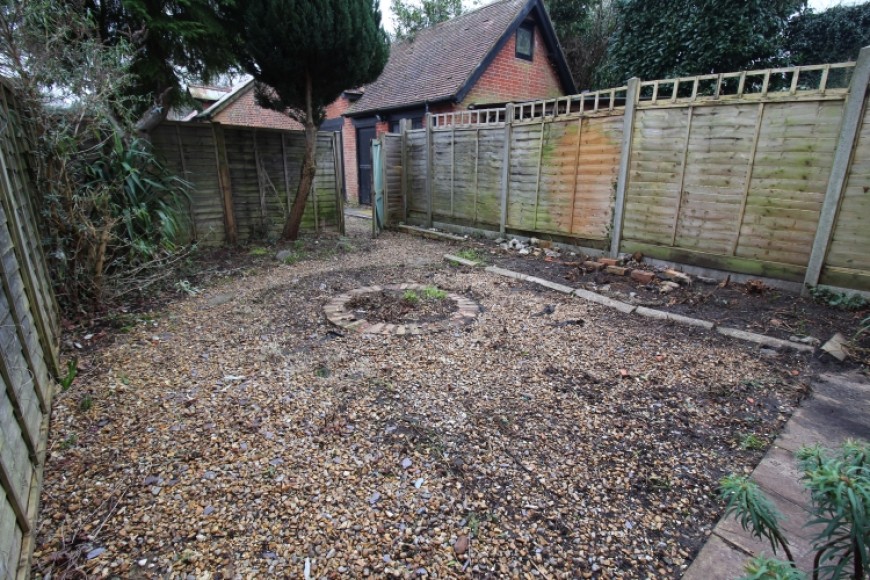 14a Chalet Hill, Bordon, Hampshire, GU35 0TQ, UK