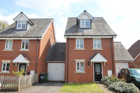 62 Royal Drive, Bordon, Hampshire, GU35 0QF, UK