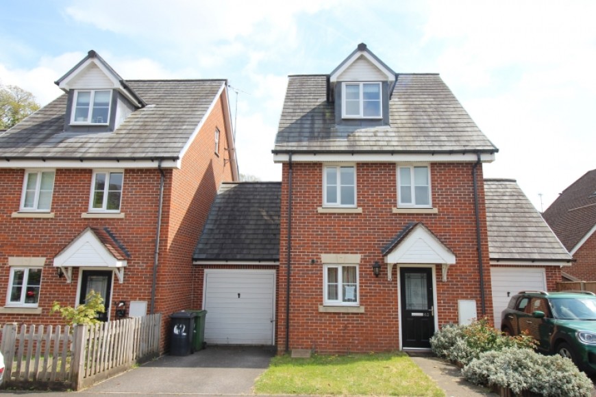 62 Royal Drive, Bordon, Hampshire, GU35 0QF, UK