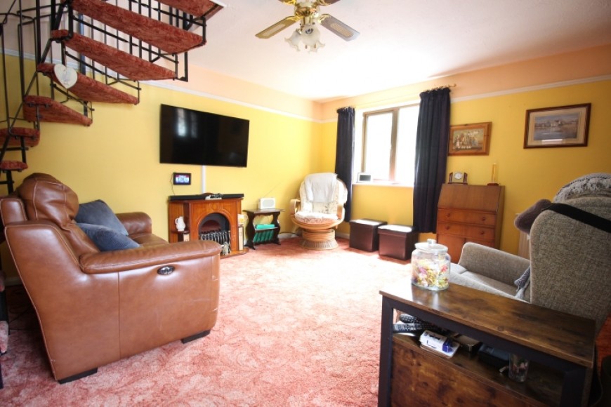 25 Woodpecker Close, Bordon, Hampshire, GU35 0UR, UK