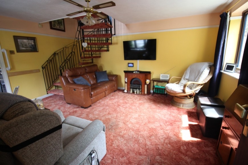 25 Woodpecker Close, Bordon, Hampshire, GU35 0UR, UK