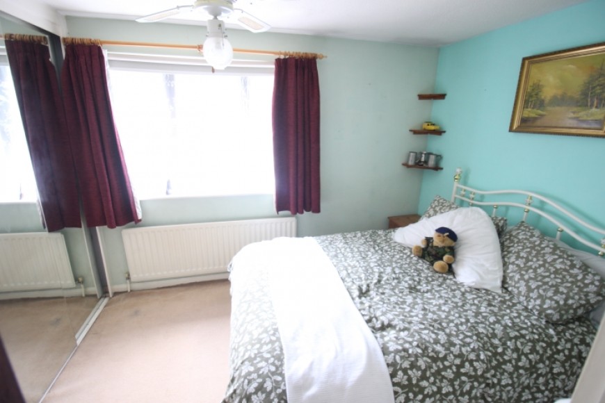 25 Woodpecker Close, Bordon, Hampshire, GU35 0UR, UK