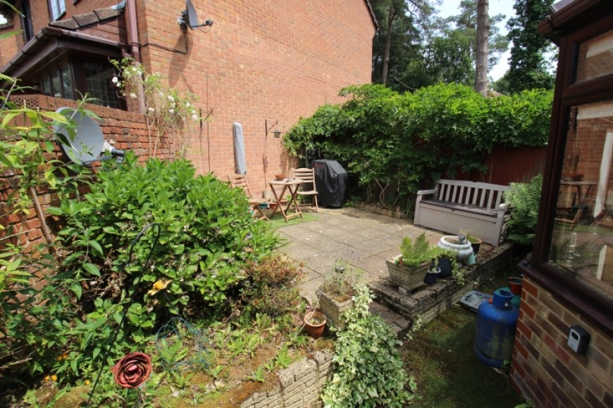 25 Woodpecker Close, Bordon, Hampshire, GU35 0UR, UK
