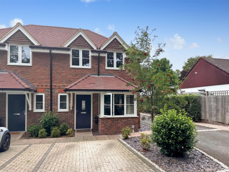 104 Chase Road, Lindford, Hampshire, GU35 0RR, UK