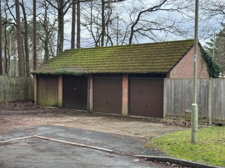 6 Woodpecker Close, Bordon, Hampshire, GU35 0UR, UK