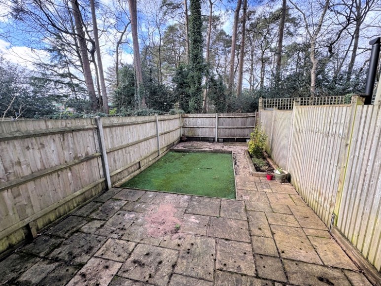 6 Woodpecker Close, Bordon, Hampshire, GU35 0UR, UK