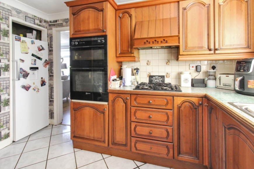 92 Hollybrook Park, Bordon, Hampshire, GU35 0DR, UK