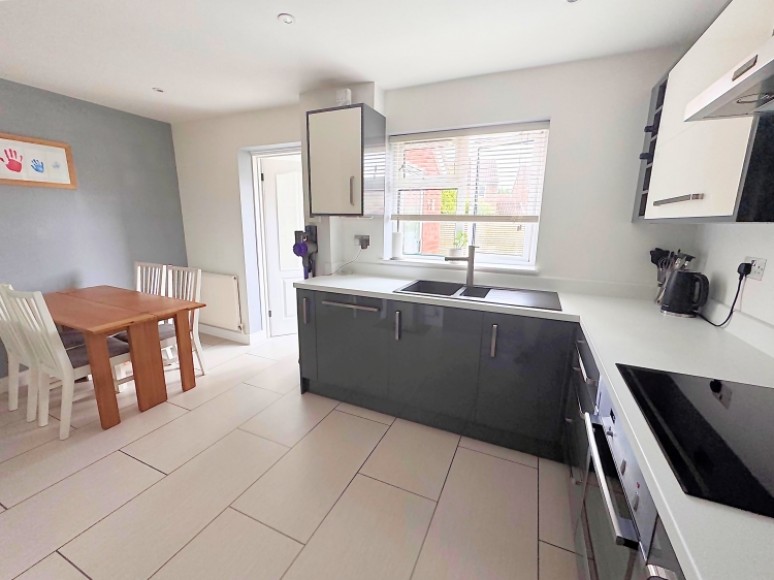 19 Sunbury Close, Bordon, Hampshire, GU35 0BW, UK