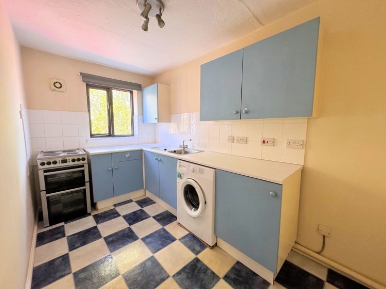 69 Alma Road, Bordon, Hampshire, GU35 0DH, UK
