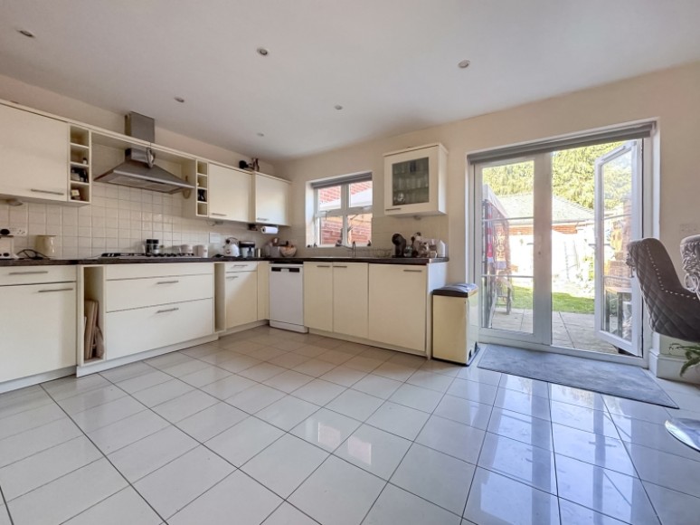 126 Hawthorn Way, Lindford, Bordon, Hampshire, GU35 0RB, UK