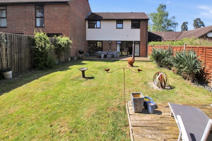 25 Montrose Close, Whitehill, Bordon, Hampshire, GU35 9RG, UK