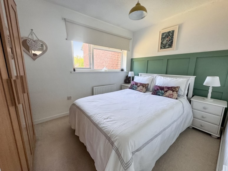 25 Montrose Close, Whitehill, Bordon, Hampshire, GU35 9RG, UK