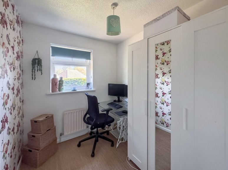 25 Montrose Close, Whitehill, Bordon, Hampshire, GU35 9RG, UK