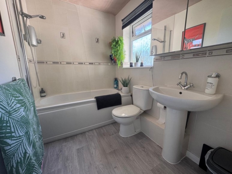 25 Montrose Close, Whitehill, Bordon, Hampshire, GU35 9RG, UK