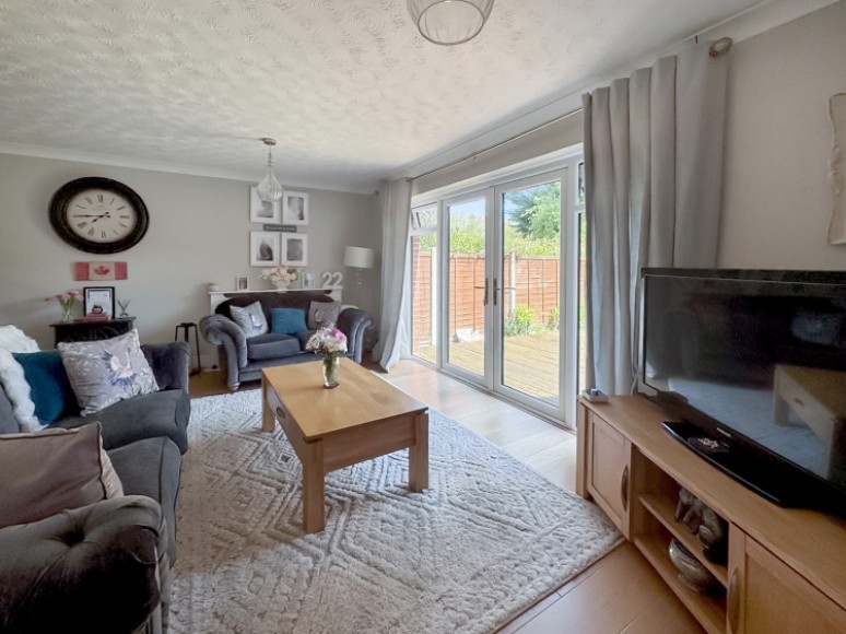 25 Montrose Close, Whitehill, Bordon, Hampshire, GU35 9RG, UK