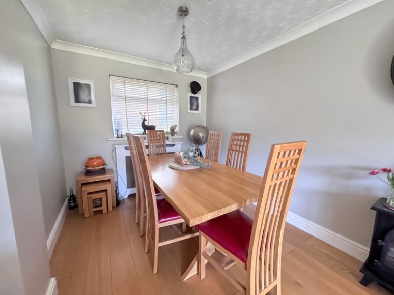 25 Montrose Close, Whitehill, Bordon, Hampshire, GU35 9RG, UK