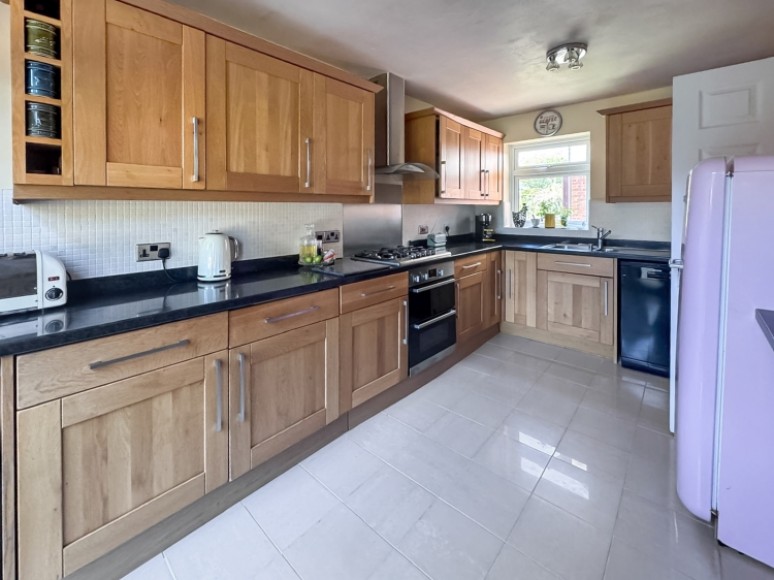 25 Montrose Close, Whitehill, Bordon, Hampshire, GU35 9RG, UK