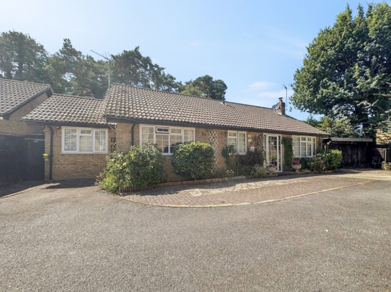 14 The Sands, Whitehill, Bordon, Hampshire, GU35 9QW, UK