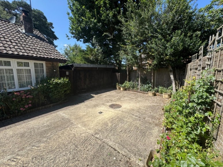 14 The Sands, Whitehill, Bordon, Hampshire, GU35 9QW, UK