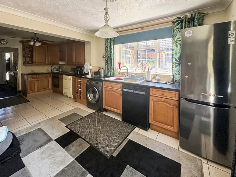 14 The Sands, Whitehill, Bordon, Hampshire, GU35 9QW, UK