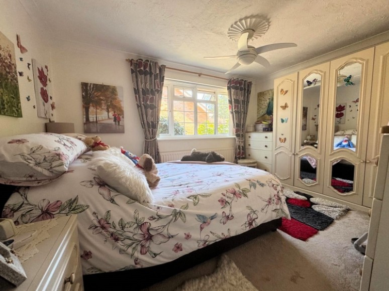14 The Sands, Whitehill, Bordon, Hampshire, GU35 9QW, UK
