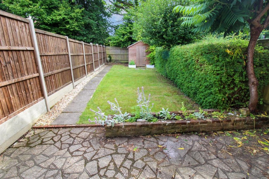 Five Acres Close, Lindford