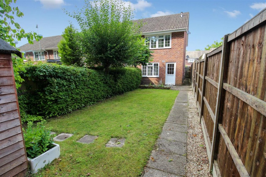 Five Acres Close, Lindford