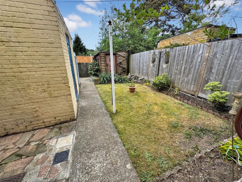 Champney Close, Whitehill