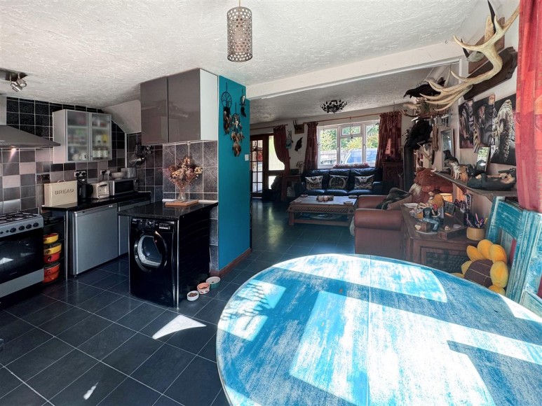 Hibiscus Grove, Bordon